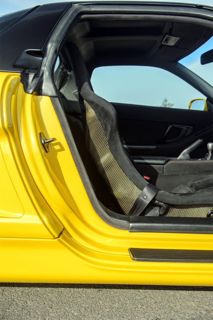 Интерьер Honda NSX-R 1991 года  (UK) (фото 22 из 24)